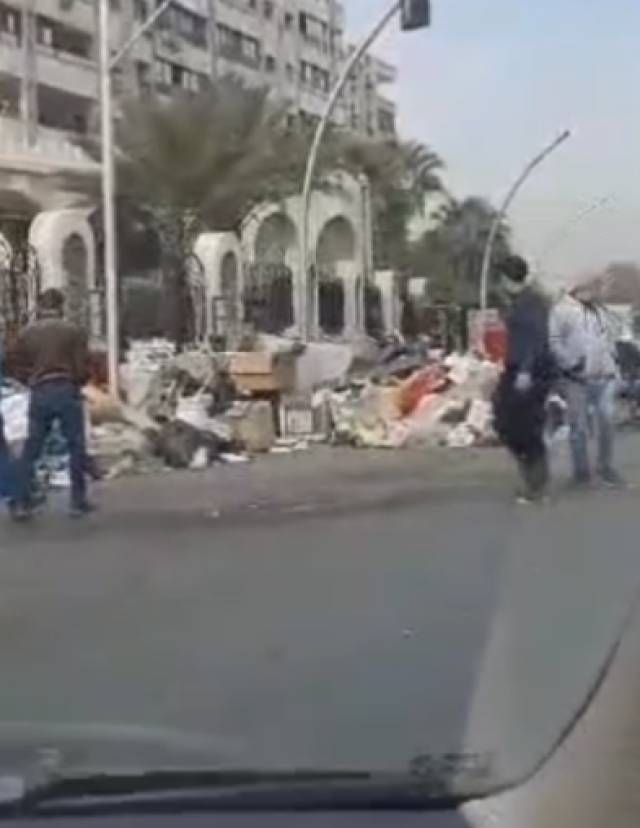 جامع الرفاعي في دمشق يدعو المواطنين لإرجاع المال المسروق