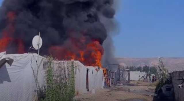 حريق يشرد 13 عائلة سورية من أحد المخيمات في لبنان