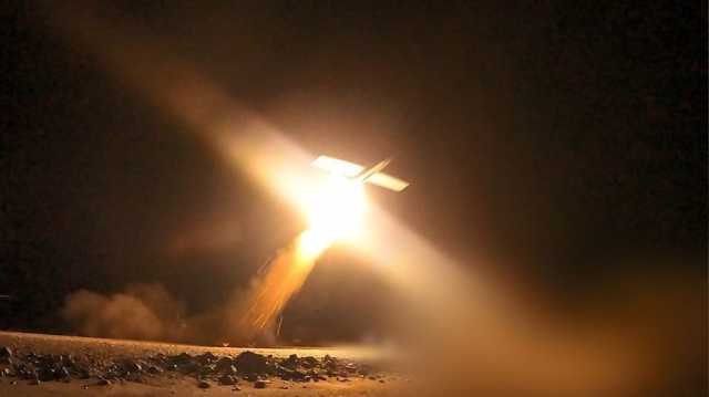 عاجل : القيادة المركزية الأمريكية: دمرنا منظومة صواريخ أرض جو بمنطقة تابعة للحوثيين في اليمن