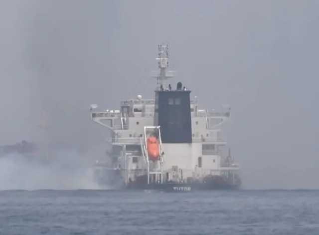 استهداف سفينة بالبحر الأحمر والجيش الأميركي يدمر موقع رادار للحوثيين