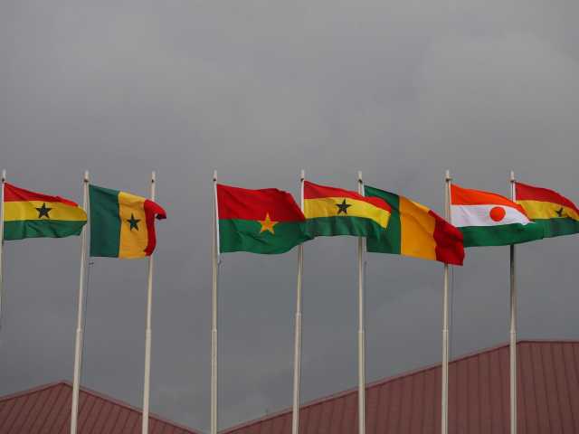 إيكواس حددت يوم الزحف على النيجر ومالي وبوركينا فاسو تتعهدان بالدفاع عنها