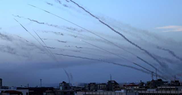 عاجل : كتائب القسام تطلق وابل كثيف من الصواريخ باتجاه تل أبيب ومطار بن غوريون وبئر السبع