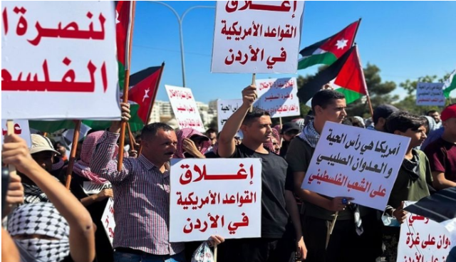 عاجل : إعلام عبري: يحذر من حرب كبرى مع الأردن ومصر