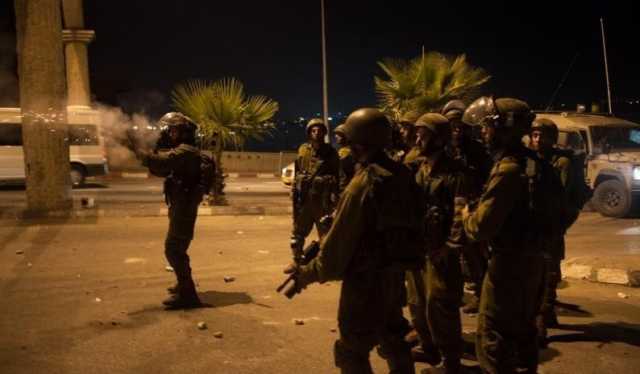 عاجل : إصابة 4 شبان فلسطينيين برصاص الاحتلال في مخيم قلنديا