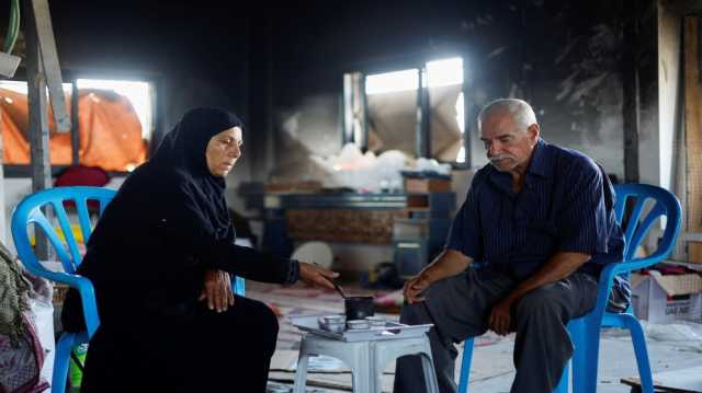 الحرب تبدد حلم فلسطيني وزوجته بأداء فريضة الحج