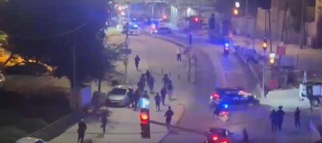 عاجل : إصابة شرطيين اثنين بإطلاق نار على مركز لشرطة الاحتلال في القدس - فيديو
