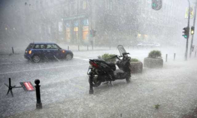 عاجل : فرنسا تعلن حالة الإنذار البرتقالي في 10 أقاليم بسبب العواصف