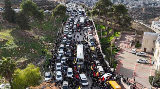 حافلتان تنقلان أسرى فلسطينيين تغادر سجن عوفر غربي رام الله