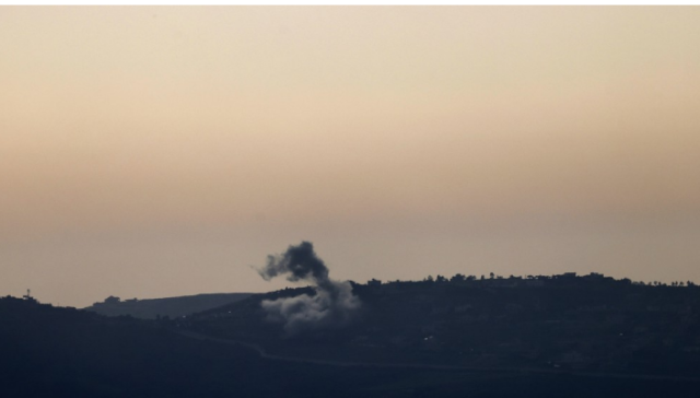 حزب الله يستهدف قاعدة إسرائيلية بعشرات الصواريخ ردا على قصف قرى لبنانية