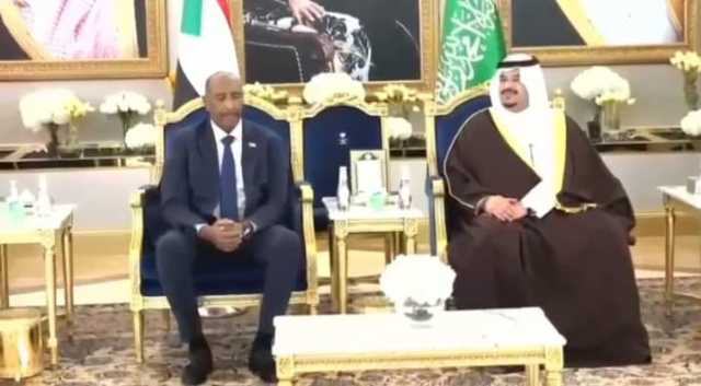 البرهان يصل الرياض وقطر تقدم تعهدات في أزمة السودان وتدعوه لزيارة الدوحة