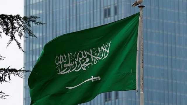 بسبب حبوب.. السلطات السعودية تحبس صحفيًا سودانيًا