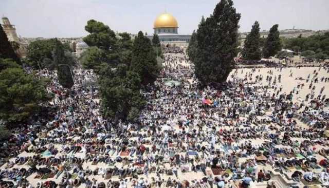 نحو 50 ألف فلسطيني يؤدون صلاة الجمعة في رحاب المسجد الأقصى المبارك