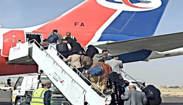 تقليص الرحلات الجوية من مطار صنعاء يفاقم معاناة المواطنين ويقتل مرضاهم