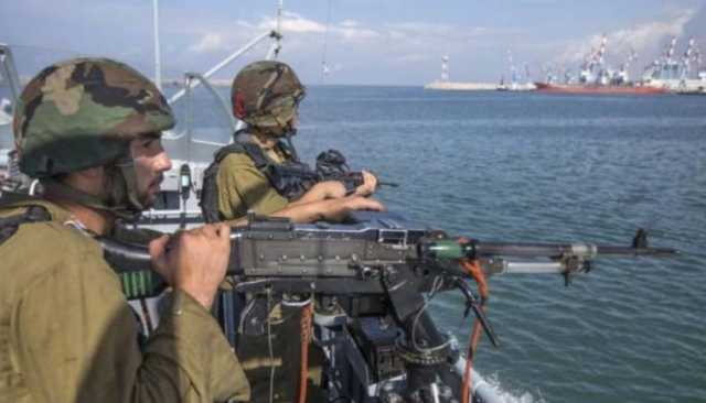 زوارق العدو تطلق النار صوب مراكب الصيادين في بحر غزة