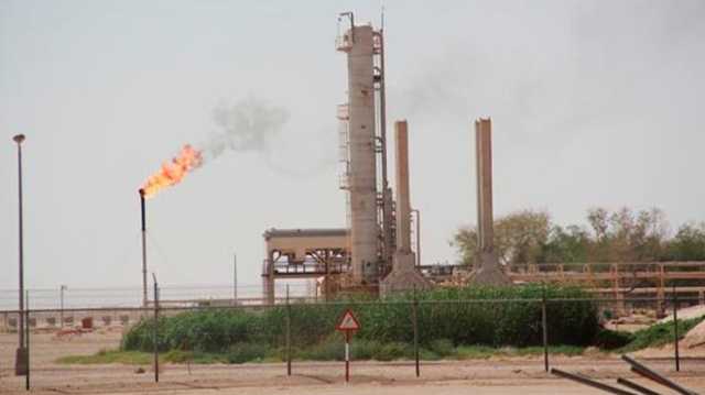 على خلفية رفع سعر الديزل .. قبائل مأرب تهاجم منشأة صافر وتحرق إحدى مقطورات الغاز