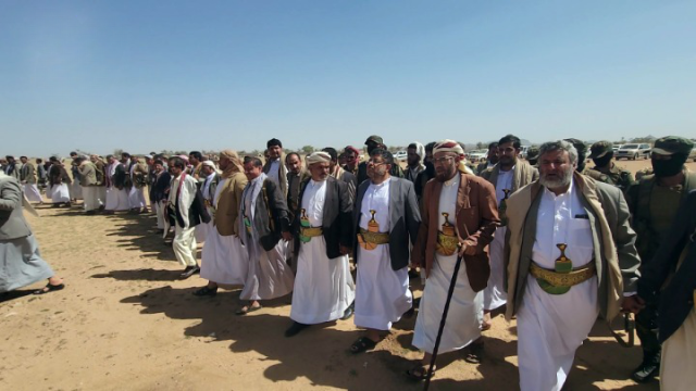 عضو السياسي الأعلى الحوثي يشرف على صلح ينهي قضية قتل بين آل مناع في صعدة