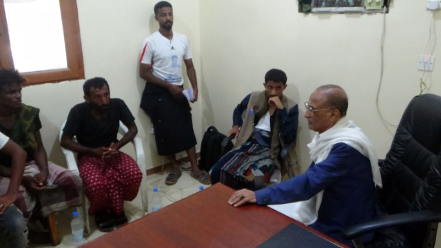 عودة 7 صيادين إلى الحديدة بعد أشهر من اختطافهم وتعذيبهم في سجون السلطات الإريترية