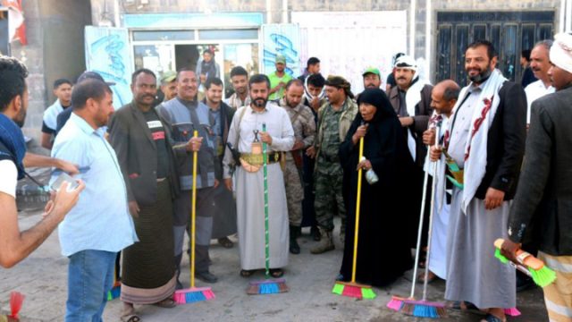 المحافظ البخيتي يدشن مبادرة “ذمار مدينة نظيفة” الشبابية