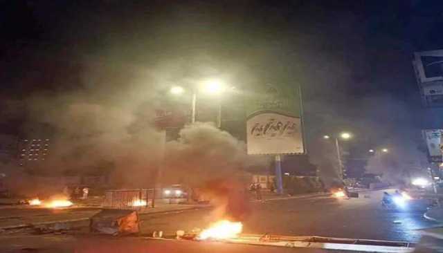 مليشيا الانتقالي تقتحم ساحة المنصورة في عدن وتطلق النار على المحتجين