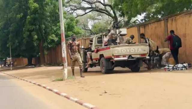 النيجر: لا نتحمل مسؤولية ما قد ينجم عن رفض السفير الفرنسي المغادرة