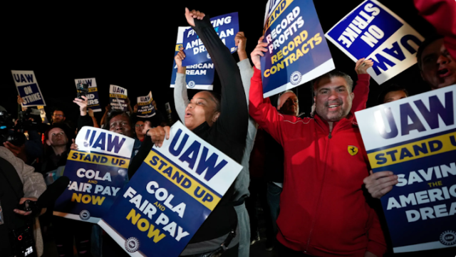إضراب تاريخي لعمال أكبر 3 مصانع للسيارات في الولايات المتحدة