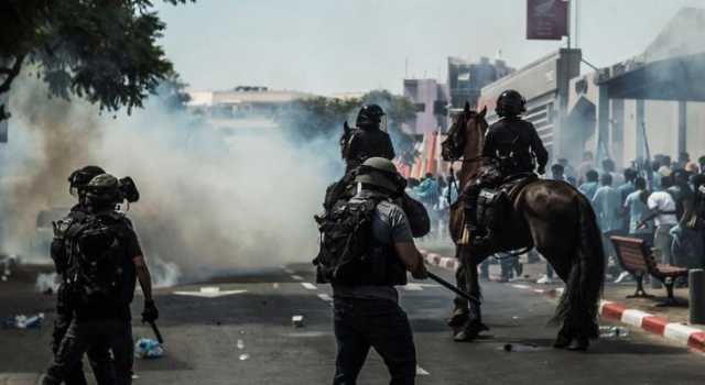 إصابة 34 شرطيا صهيونيا خلال مواجهات مع متظاهرين في تل أبيب