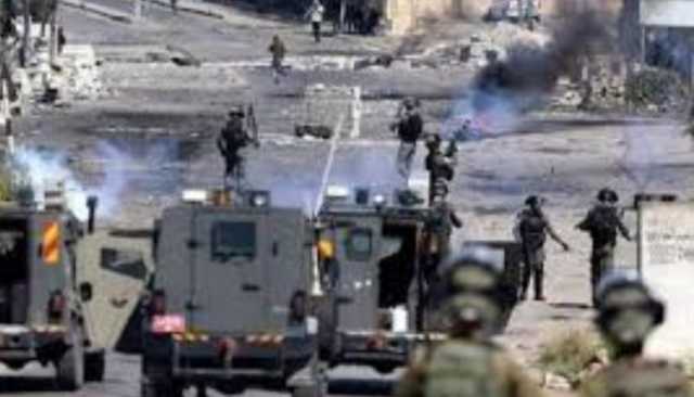 إصابة عشرات الفلسطينيين بالاختناق خلال مواجهات مع العدو الصهيوني شرق طولكرم