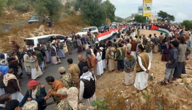 وقفة احتجاجية لأبناء مدينة المحويت تنديداً بجرائم العدو الصهيوني في غزة