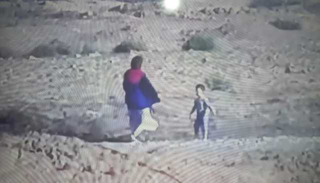 “القسام” تنشر فيديو يظهر إطلاق سراح مستوطنة وطفليها بعد أَسرهم من مستوطنات غلاف غزة