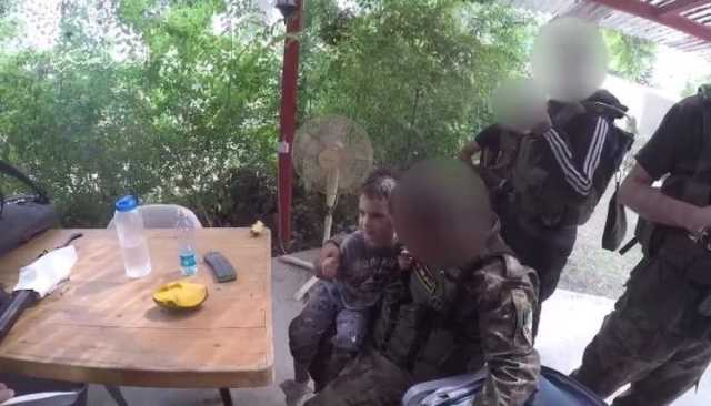 كتائب القسام تنشر فيديو جديد لتعاملها مع الأطفال خلال عملية “طوفان الأقصى”
