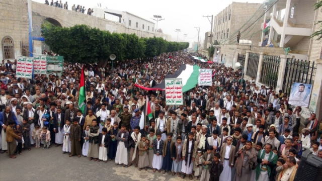 مسيرة ووقفات احتجاجية حاشدة في حجة تنديداً بجرائم الكيان الصهيوني على قطاع غزة 