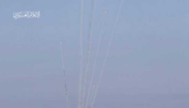 (فيديو) كتائب القسام تطلق رشقات صاروخية باتجاه الأراضي الفلسطينية المحتلة