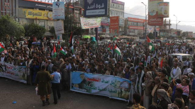 مسيرة جماهيرية حاشدة بتعز تنديداً بجرائم العدو الصهيوني وتأييداً لعمليات القوات المسلحة ضد الكيان