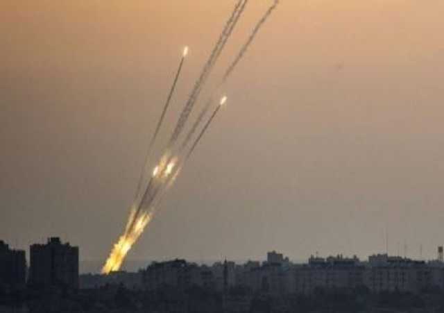 “كتائب القسام” تقصف “تل أبيب” برشقة صاروخية مكثفة
