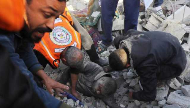 استشهاد 6 فلسطينيين وانتشال جثامين وسط قطاع غزة