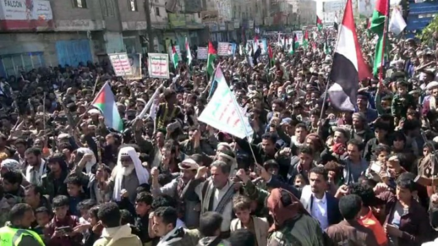 مسيرات ووقفات في مدينة رداع وعدد من مديريات البيضاء نصرة لفلسطين وتنديداً بجرائم الصهاينة