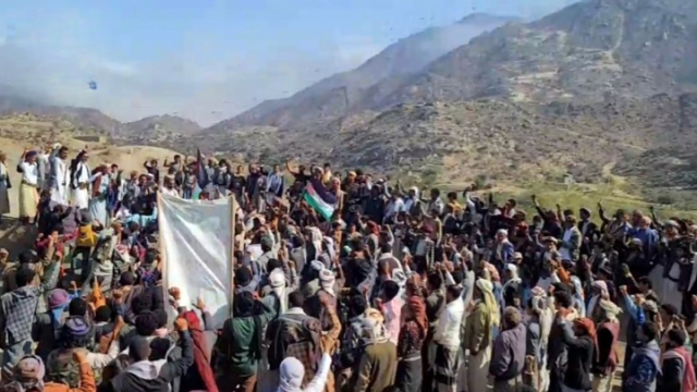 مسيرتان ووقفات في عدد من مديريات ريمة دعماً للشعب الفلسطيني وتنديداً بالعدوان الأمريكي البريطاني على اليمن
