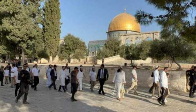 عشرات المستوطنين اليهود يدنسون المسجد الأقصى