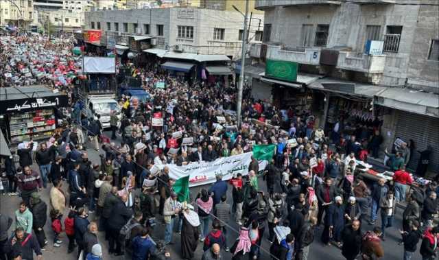 آلاف الأردنيين ينظمون مسيرة ضد العدوان على غزة