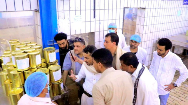 وزارة الصناعة تدشن توزيع خام “لب المانجو” المحلي على مصانع العصائر بالحديدة