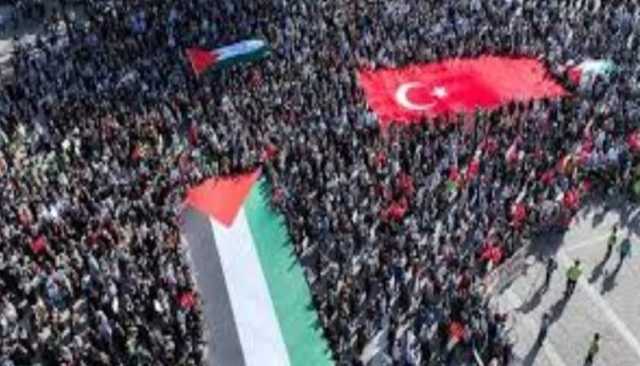 في 17 جامعة تركية.. مسيرات طلابية تأييداً لاحتجاجات الجامعات المنددة بالعدوان على غزة