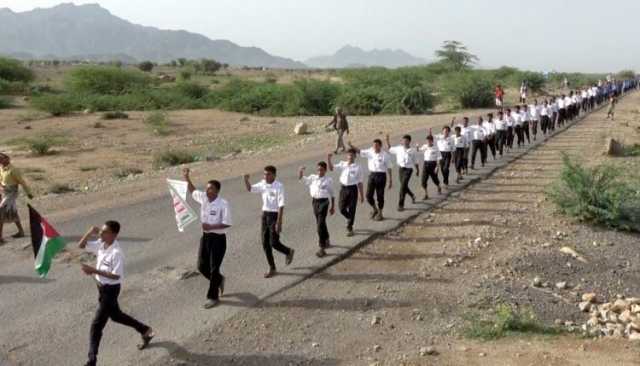 مسير لطلاب الدورات الصيفية بمديرية زبيد في الحديدة بمناسبة الذكرى السنوية للصرخة