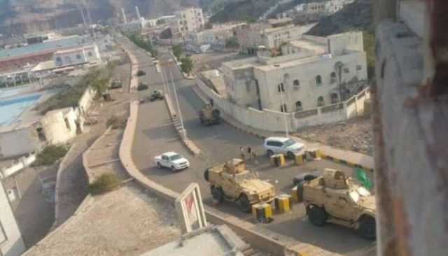 انفجارات تهز مقر إقامة العليمي في عدن