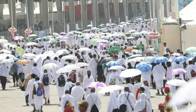 حجاج بيت الله الحرام يتوافدون إلى مشعر “منى” لقضاء يوم التروية