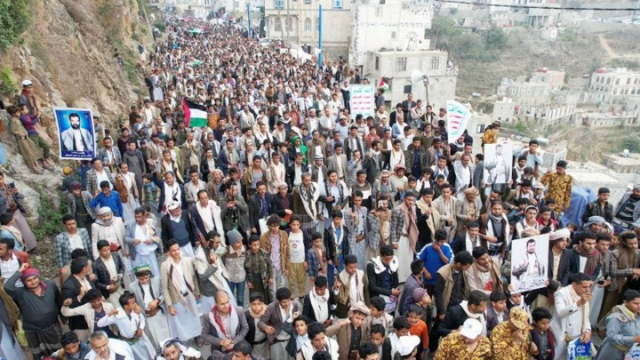 مسيرات جماهيرية حاشدة في حجة تحت شعار “مع غزة.. تطوير القدرات وتصعيد العمليات”