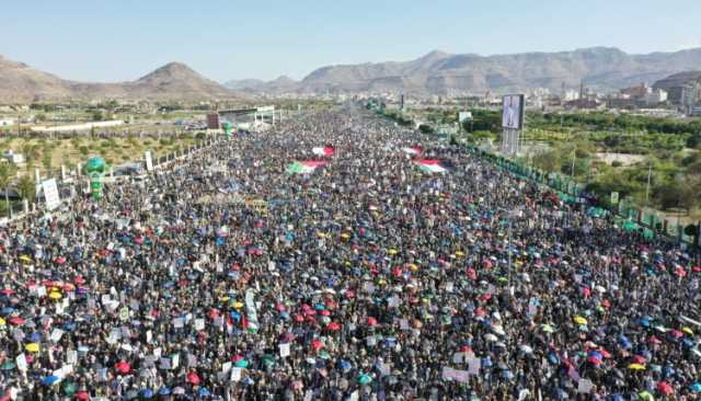 فيديو | ميدان السبعين يكتظ بالملايين من الشعب اليمني في مسيرة “مع غزة.. تطوير القدرات وتصعيد العمليات” بالعاصمة صنعاء