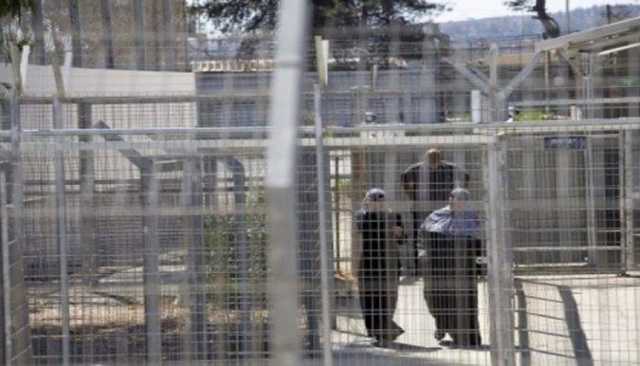 هيئة الأسرى الفلسطينية تدين تنكيل المحتل الإسرائيلي بالمعتقلات