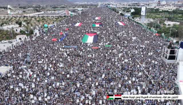 صور جوية| طوفان بشري وحشود مليونية تملأ ميدان السبعين بالعاصمة صنعاء في مسيرة “ثابتون مع غزة.. وسنتصدى لأمريكا ومن تورط معها”