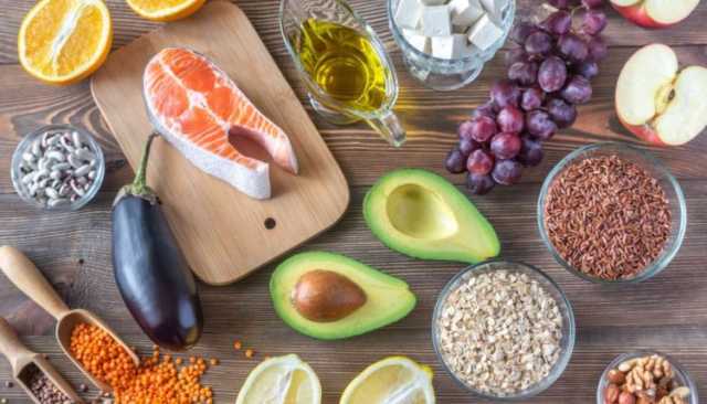 10 مواد غذائية تحسن مستوى الكوليسترول في الدم.. تعرف عليها