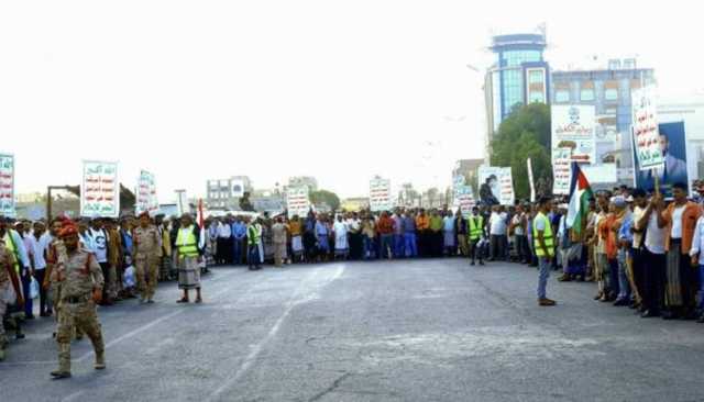 أبناء الحديدة ينظمون وقفة جماهيرية للتنديد بالعدوان الإسرائيلي وتأكيداً لدعمهم للشعب الفلسطيني